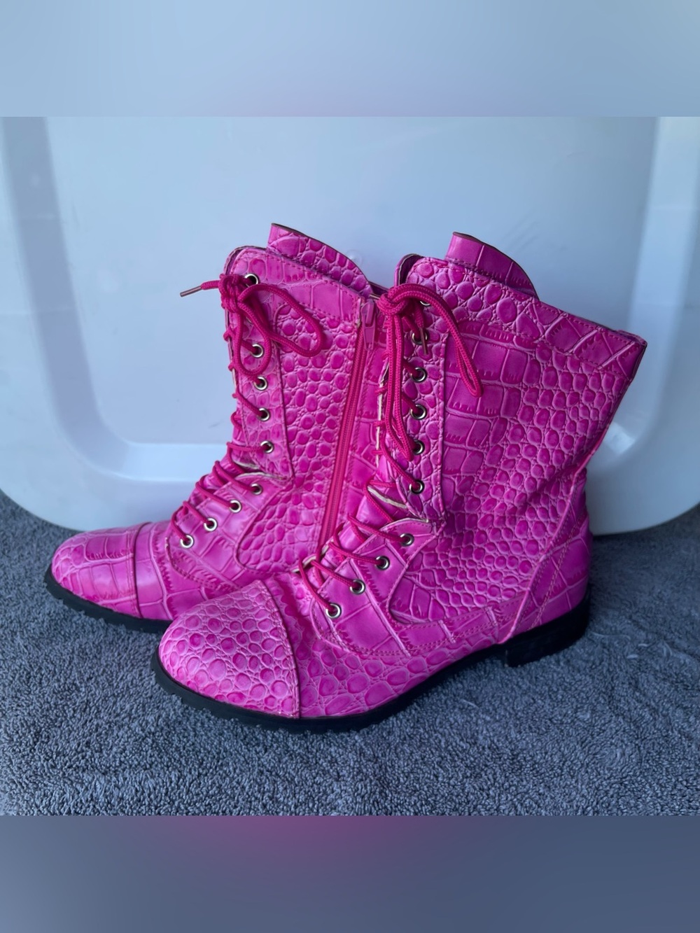 Alexandra Pink Women's Gator size 11 Combat Boots
